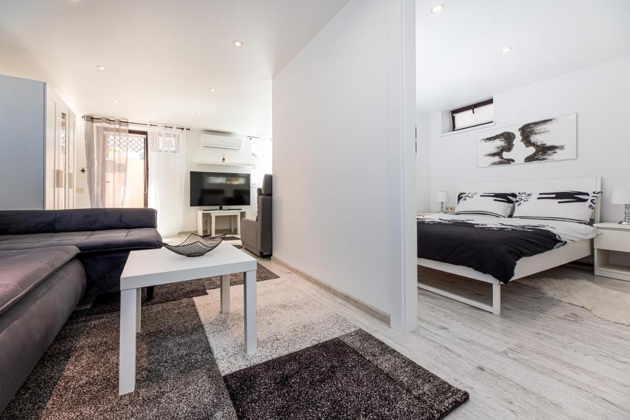 פלאנגה Trys Apartamentai מראה חיצוני תמונה