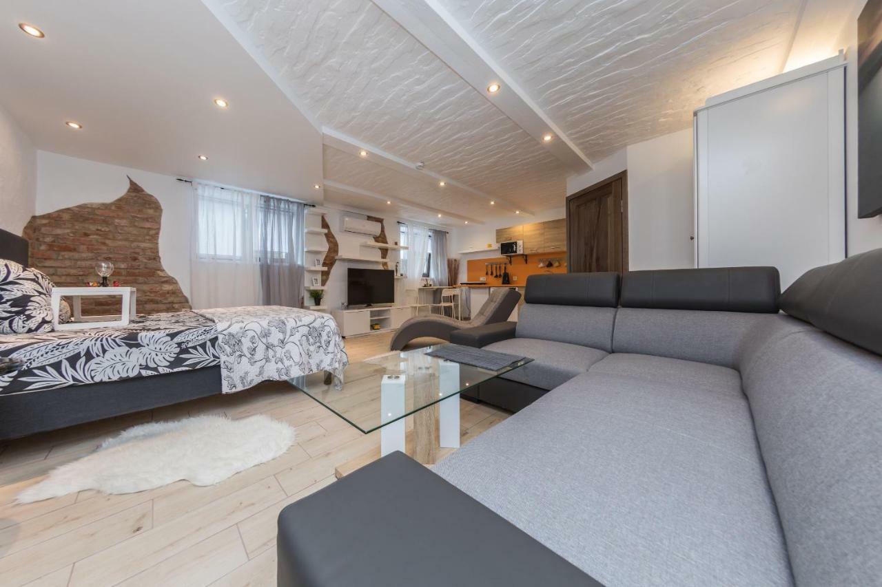 פלאנגה Trys Apartamentai מראה חיצוני תמונה